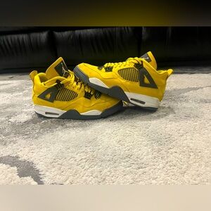 Jordan 4 Lightning’s